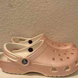 Metallic pink crocs!